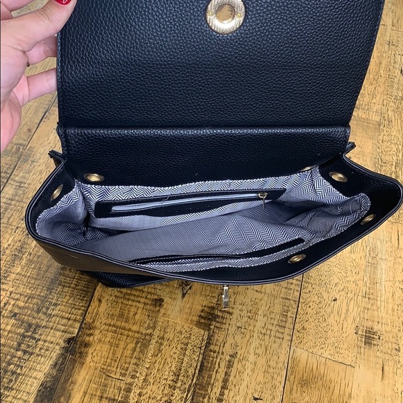 Black and gold adjustable backpack - Picture 2 of 6